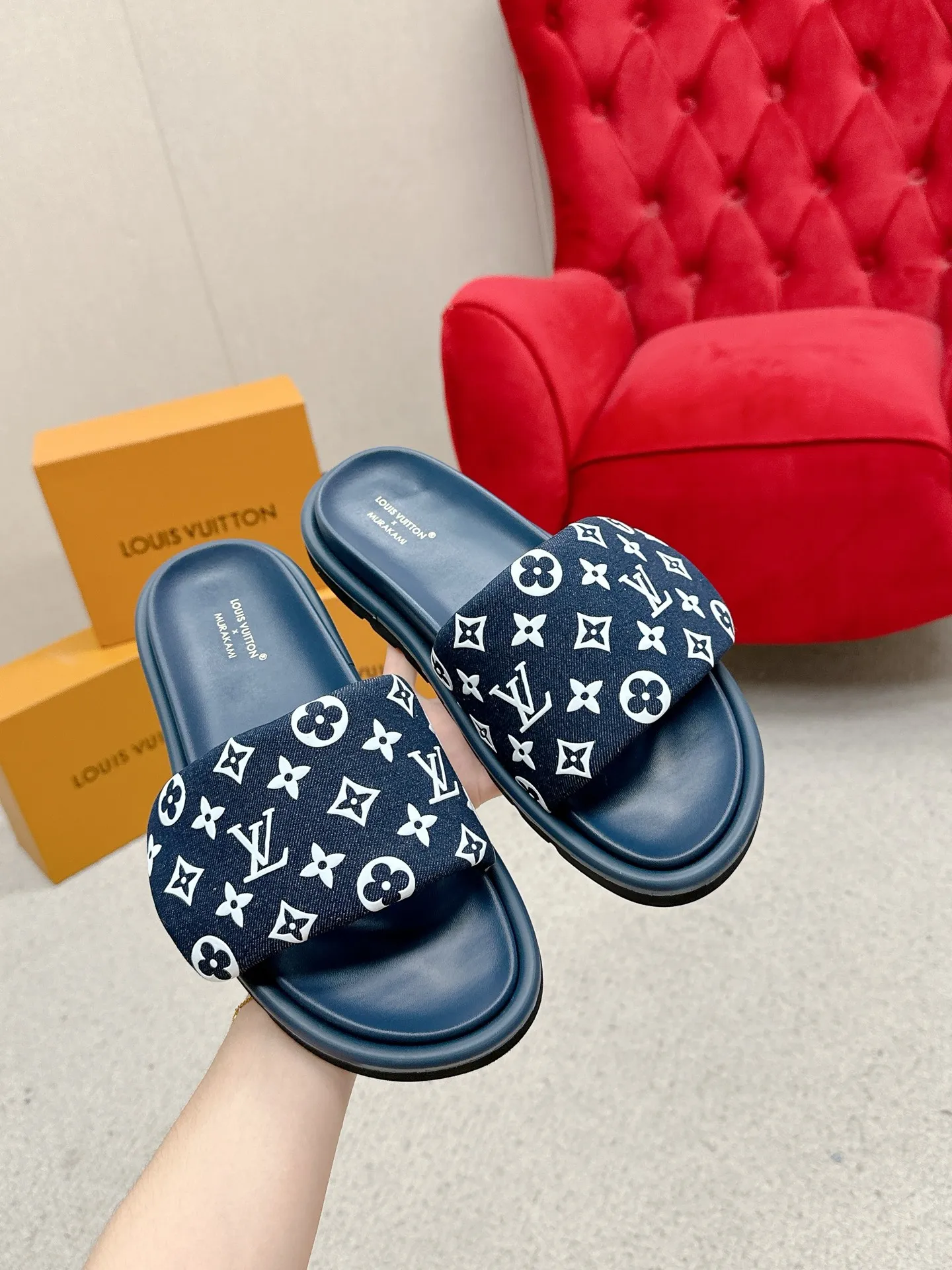👟👟Ex-factory price 420👟👟 LV Louis Vuitton Full of high-end feel! A popular model among bloggers at home and abroad, it’s retro and fashionable and looks amazing on your feet! Mainly recommended model on the official website★ ━━━━━ ЅᏇєєt ━━━━━ ▪️Upper: original calfskin ➕5D printing process ▪️Inner: imported mixed sheepskin ▪️Outsole: original molded foam outsole ▪️Size: Female 35-40 Men's 39-44 (women's 41 men's 45)